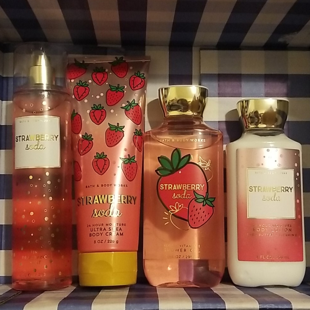 Bath and Body Works Strawberry Soda set